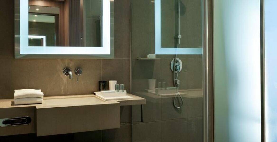 Funkcjonalność i estetyka łazienkowych akcesoriów w hotelach