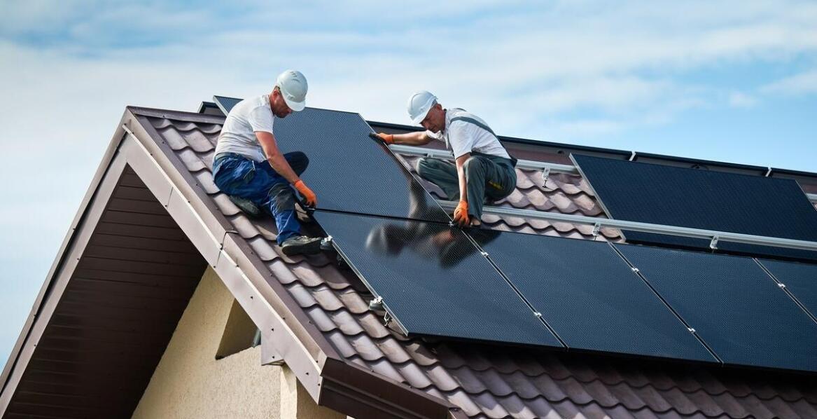 Ekipa montażowa do fotowoltaiki a zastosowanie sprawdzonych produktów od autoryzowanych dystrybutorów