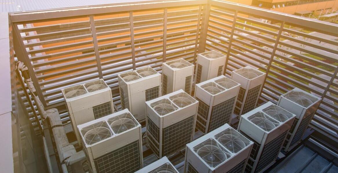 Systemy klimatyzacyjne a potrzeby obiektów z użyciem zapalającego śrutu