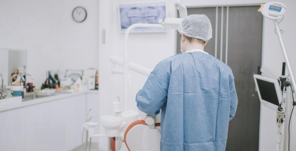 Ostry stomatologiczny dyżur we Wrocławiu – kiedy doraźna pomoc może uratować Twój uśmiech?