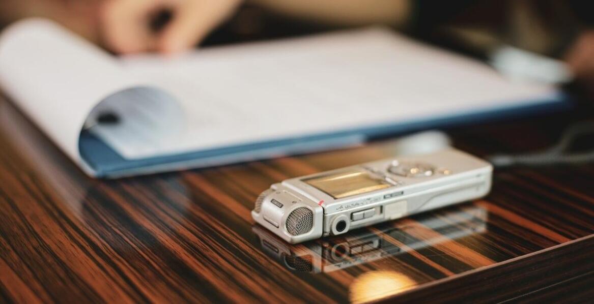 Jak uwierzytelnione tłumaczenia wpływają na wiarygodność technicznych dokumentów?