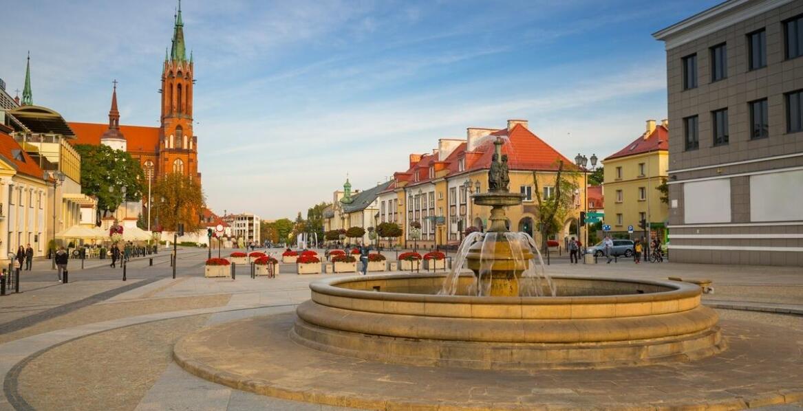 Jakie są godziny szczytu dla najtańszej taxi w Siemianowicach?