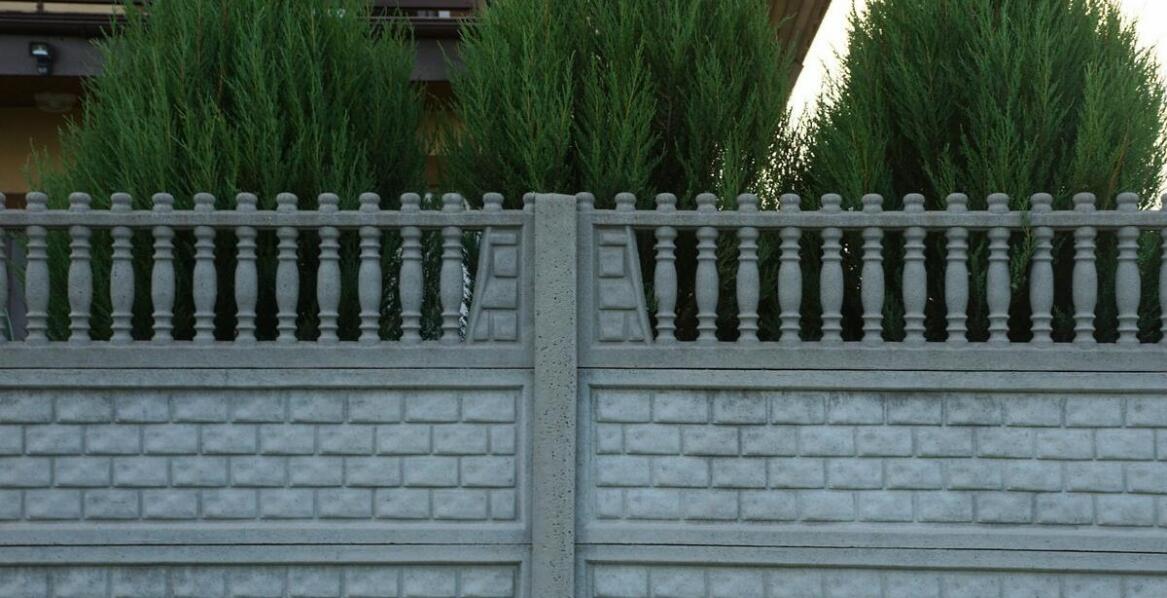 Jakie są zalety betonowych płyt w kontekście ochrony prywatności?