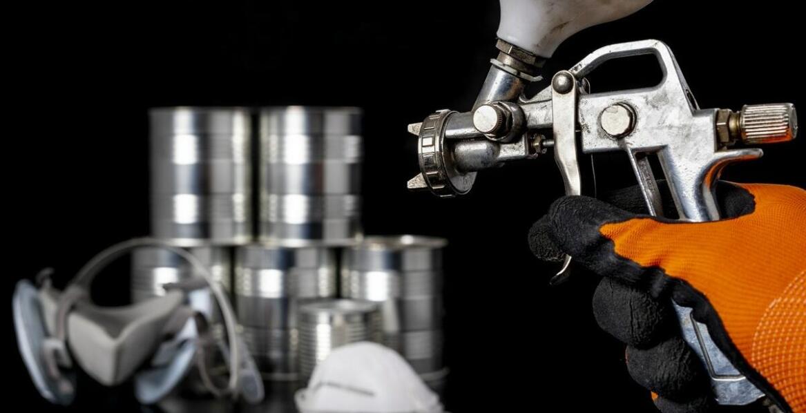 Przewodnik po środkach do konserwacji dachowej więźby – co warto wiedzieć?