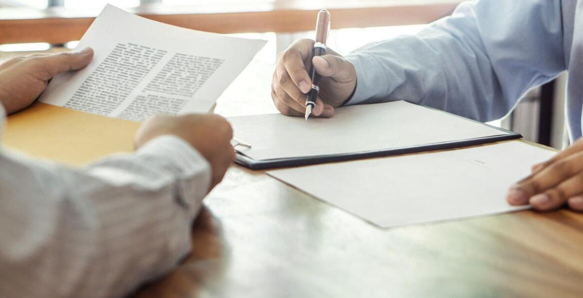 Jak przebiega proces negocjacji cenowych z notariuszem przy skomplikowanych czynnościach?