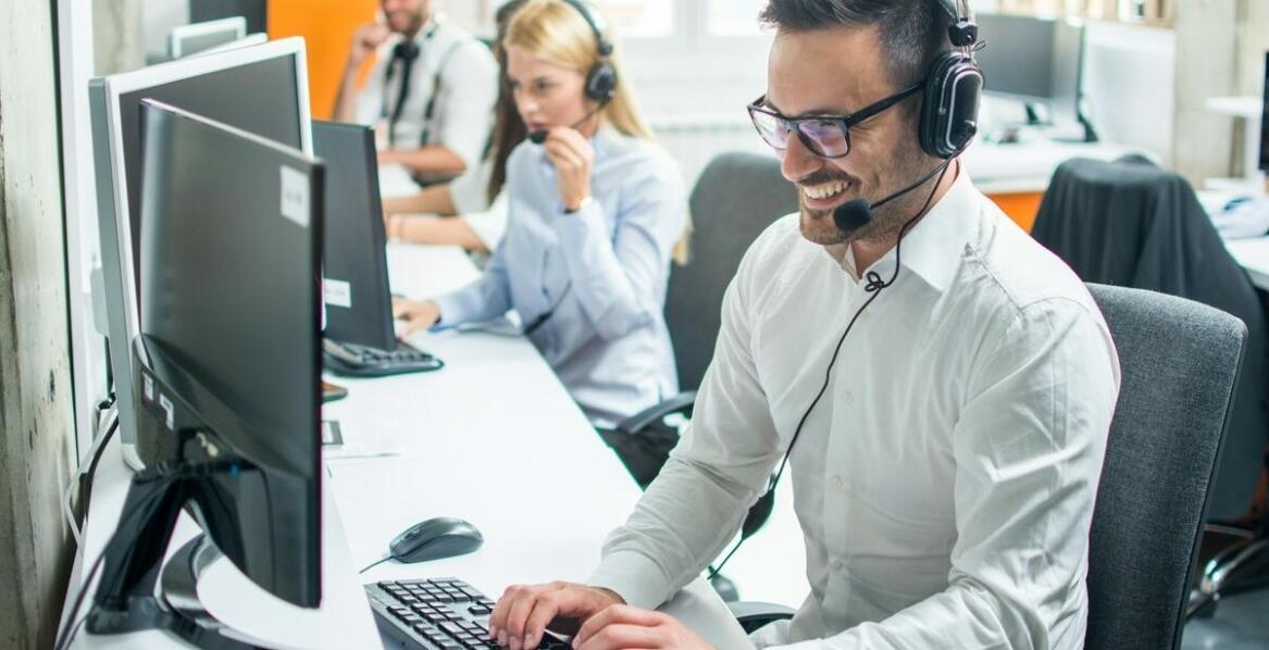 Kluczowe czynniki wpływające na satysfakcję konsumenta w branży usługowej.