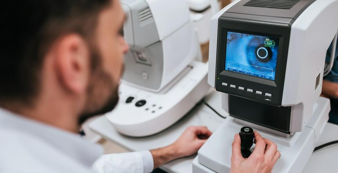 Jak różne wady wzroku wpływają na przebieg laserowej korekcji?