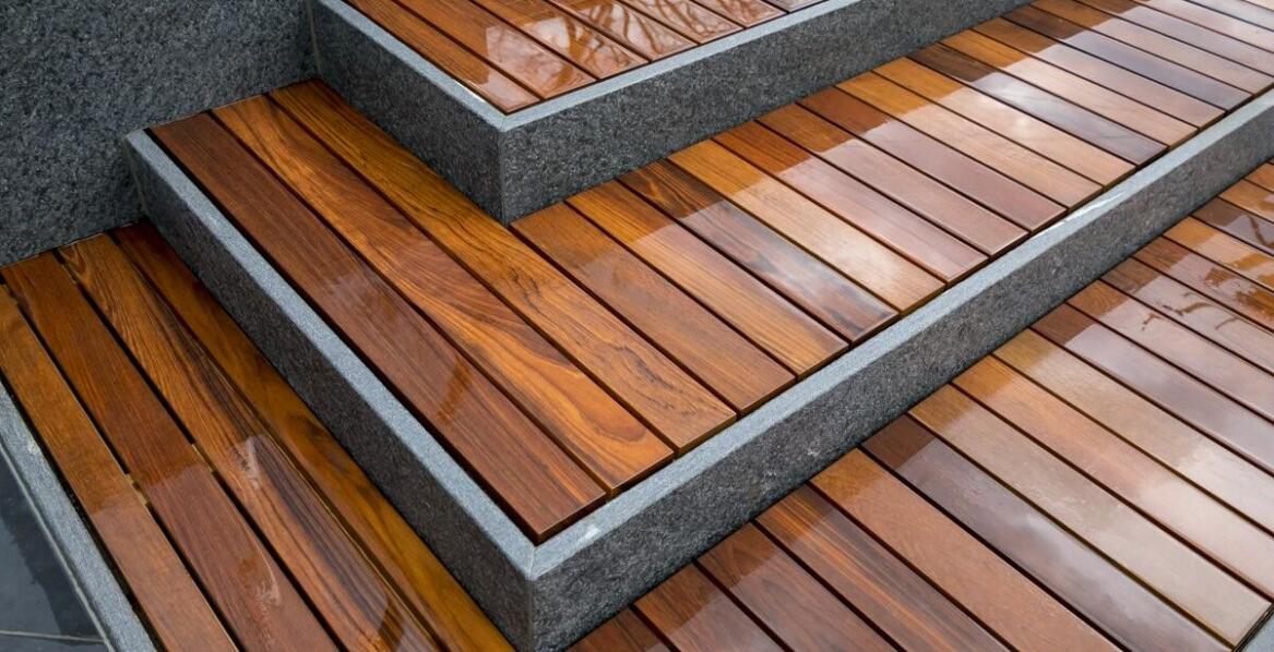 Jak impregnacja drewna wpływa na jego odporność w warunkach atmosferycznych?