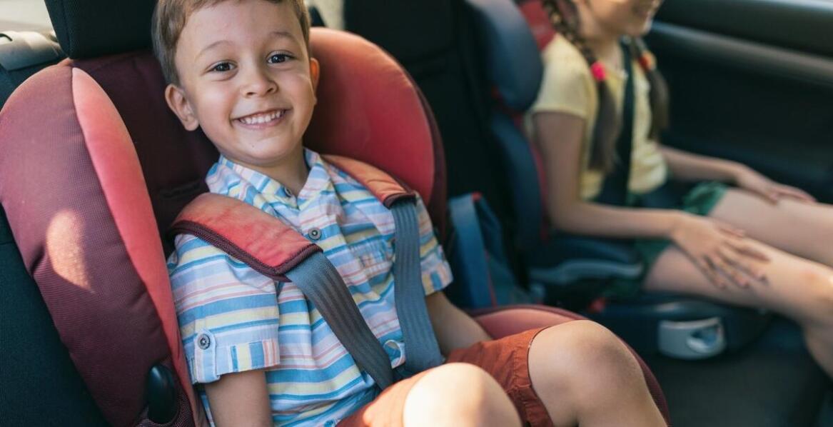 Jakie są najważniejsze aspekty bezpieczeństwa w przewozach dla dzieci?