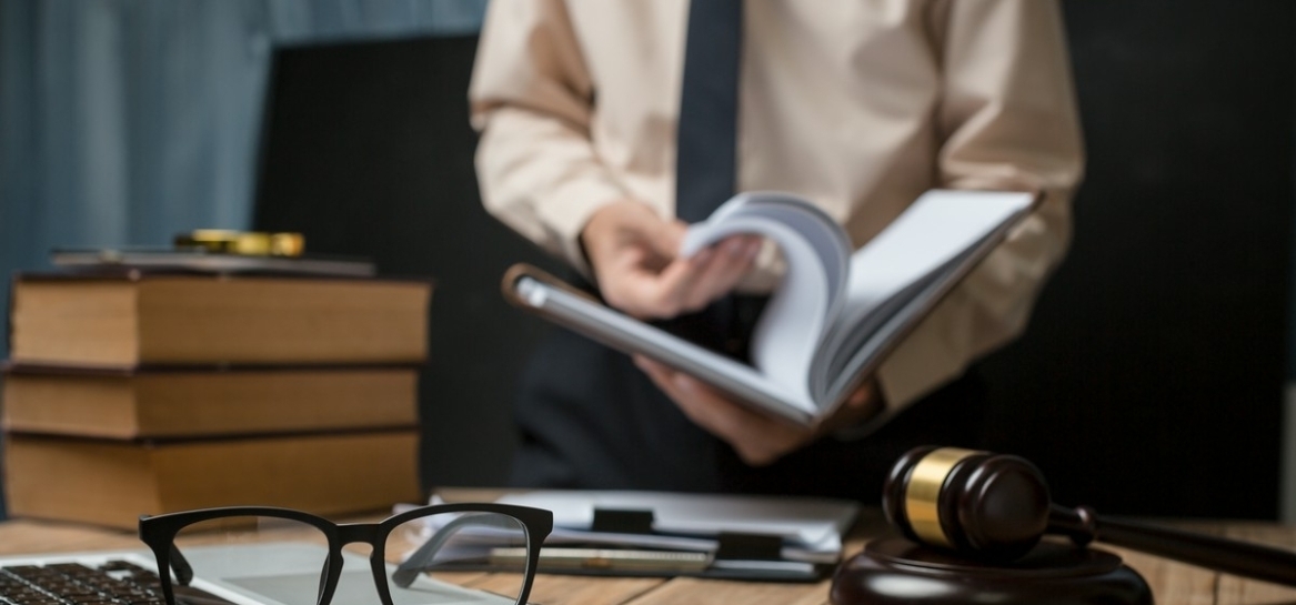 Jak przygotować się do procesu sądowego o odszkodowanie za rzeczowe szkody?