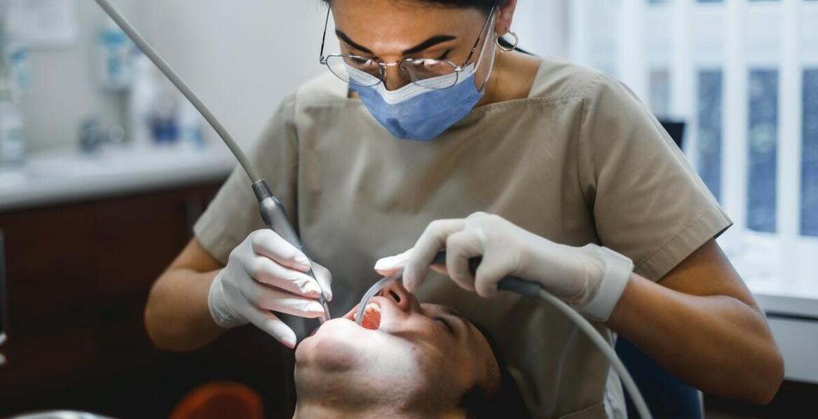 Czy możliwe jest usuwanie kamienia nazębnego na NFZ?