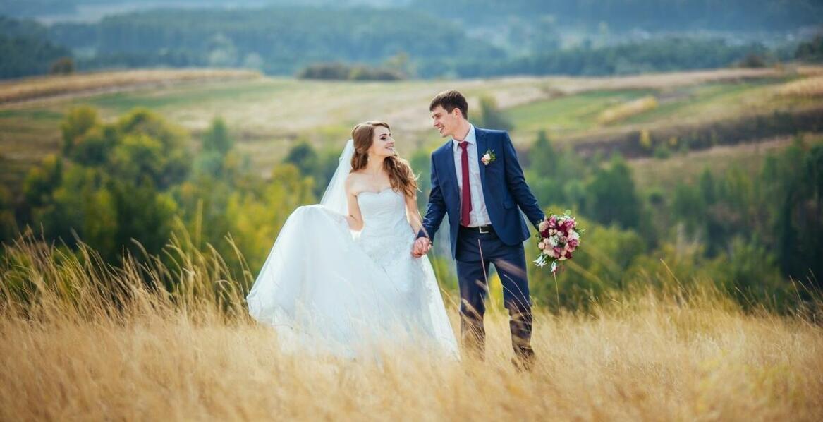 Jakie detale w garniturze na wesele mogą podkreślić indywidualny styl pana młodego?