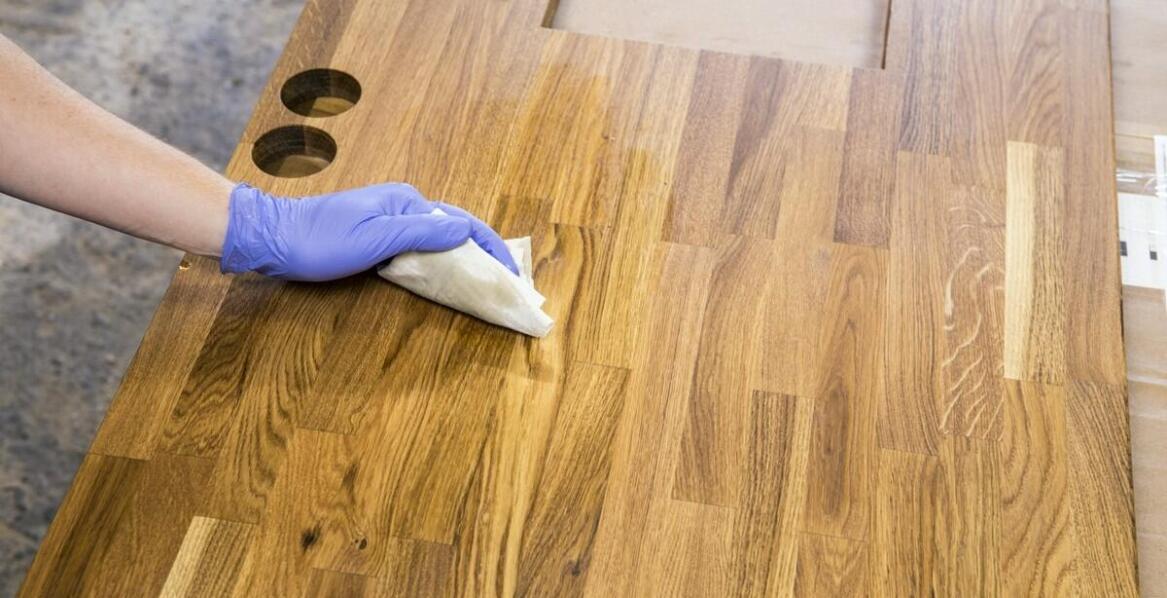 Krok po kroku: pielęgnacja olejowanych drewnianych podłóg w domu