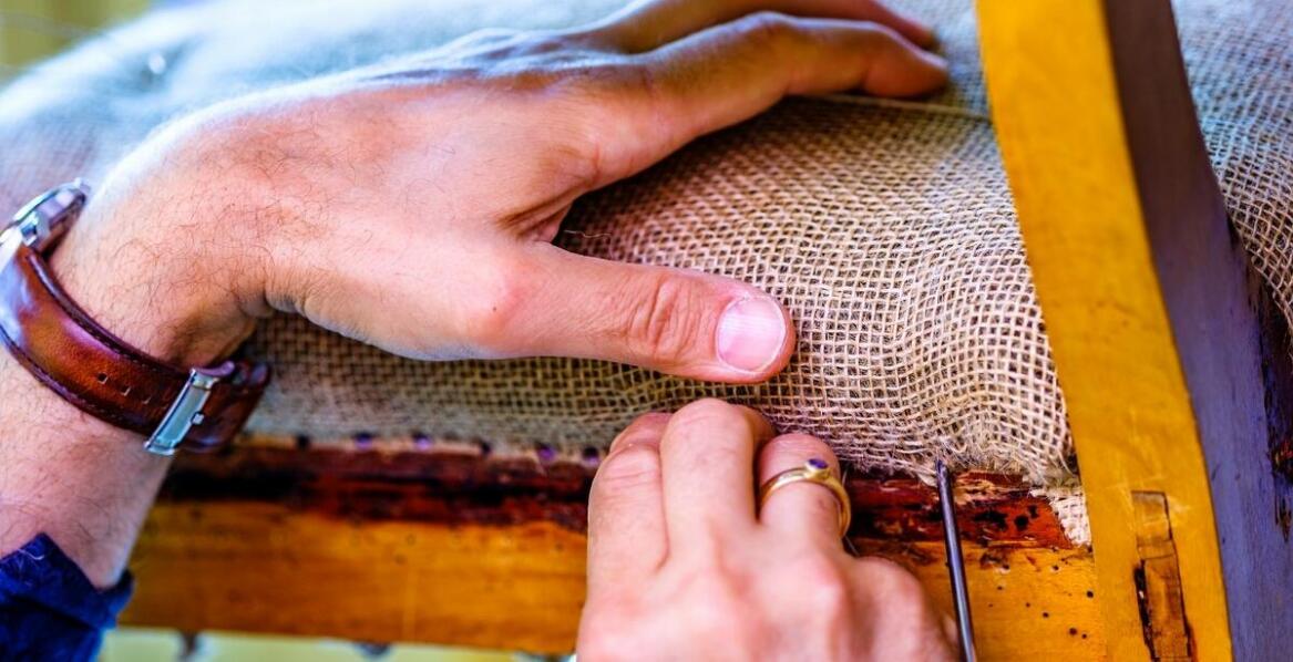 Jakie aspekty wpływają na wycenę usług tapicerskich w Poznaniu?