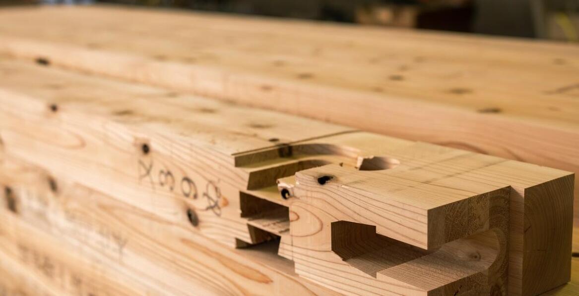 Jakie zastosowanie mają drewniane prefabrykowane konstrukcje w budownictwie?