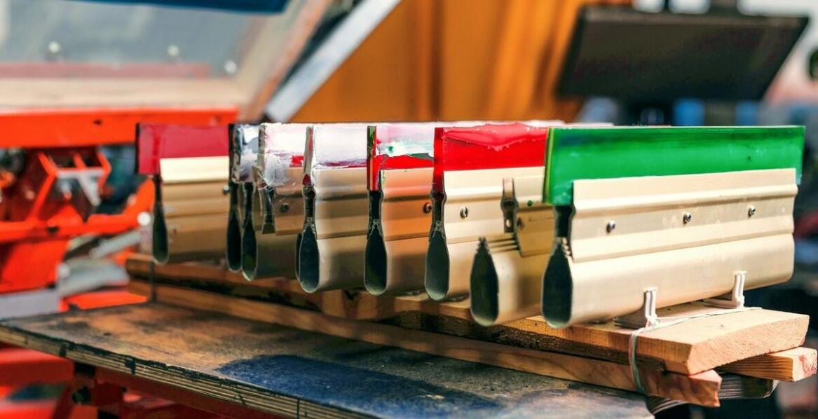 Jak poliuretanowe zgarniacze wspierają ochronę środowiska w przemyśle?