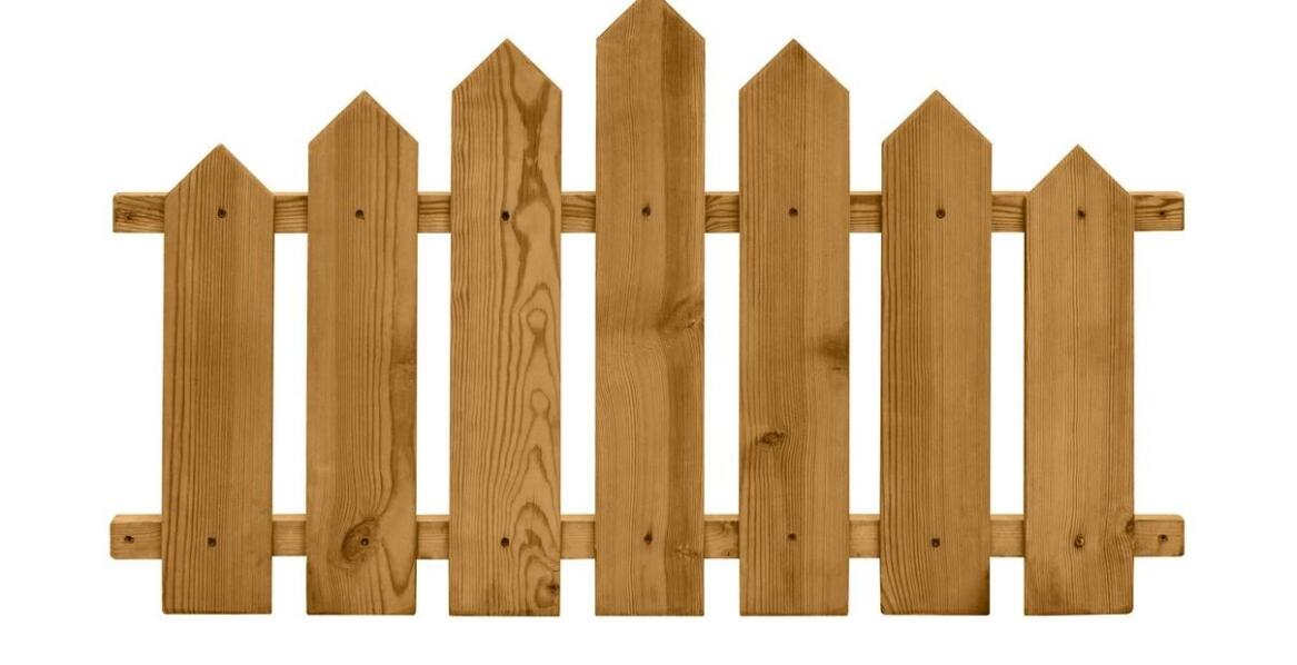 Wybór drewnianego płotu sztachetowego 120x180 – na co zwrócić uwagę?