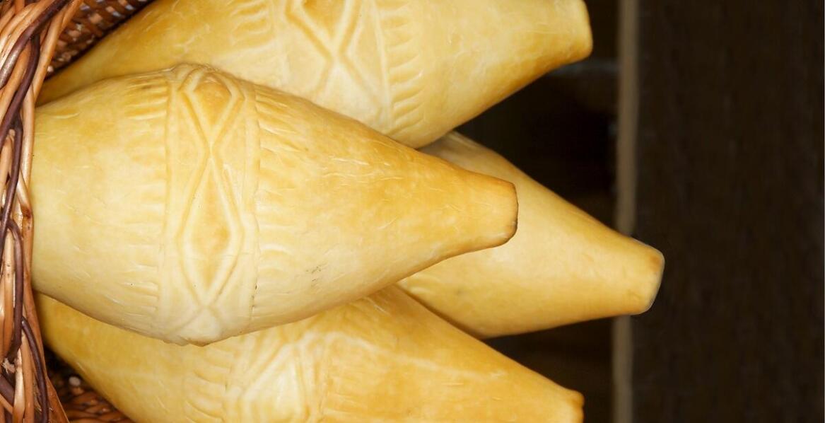 Jak dobór odpowiednich wzorów na grawerowanych kubkach wpływa na postrzeganie marki?