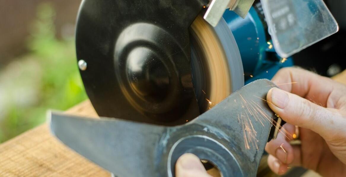 Serwisowanie kosiarki – kluczowe aspekty konserwacji