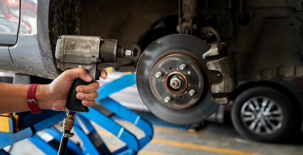 Profesjonalna naprawa zawieszenia – jak serwis dba o bezpieczeństwo na drodze?