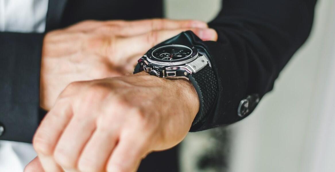 Jak innowacje wpływają na jakość służbowych ubiorów?