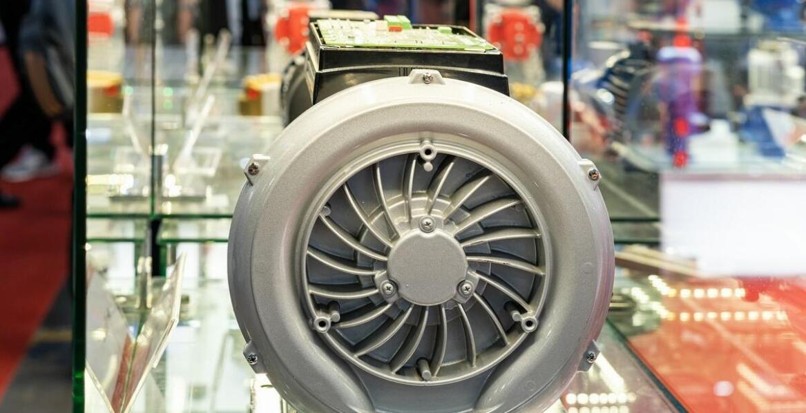 Jak wielobiegowe silniki wpływają na wydajność systemów wentylacyjnych?