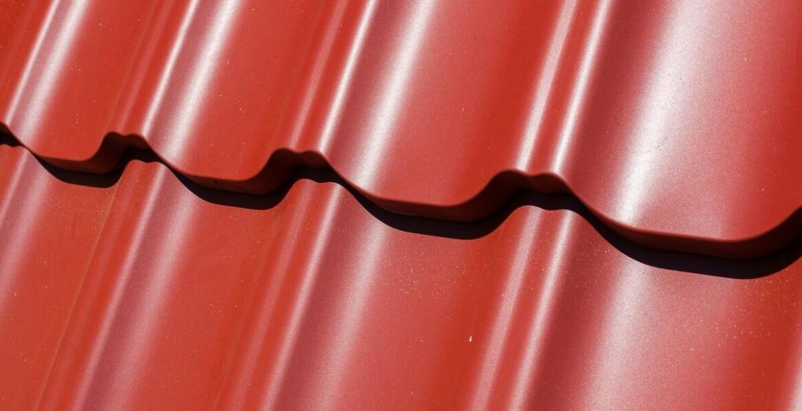 Jakie technologie produkcji wpływają na jakość dachowych tanich blach?