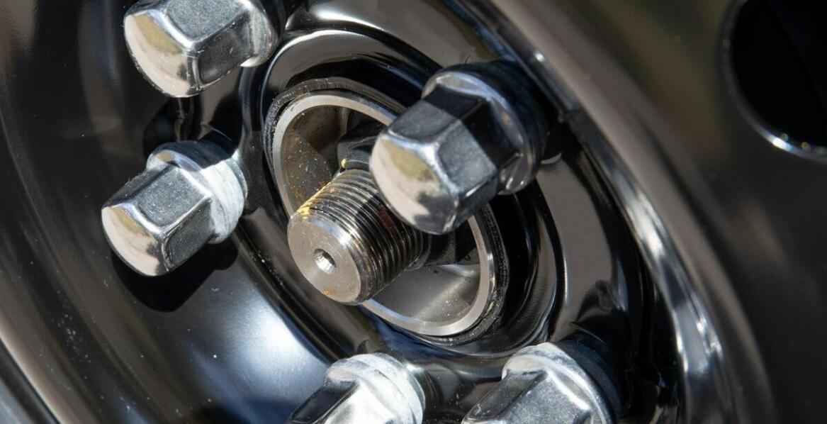 Wpływ smaru do gwintów na długowieczność przelotowych muf