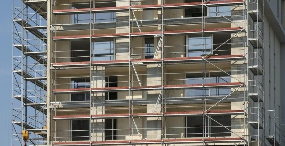 Jak generalny wykonawca wspiera inwestora w modernizacji elewacji?