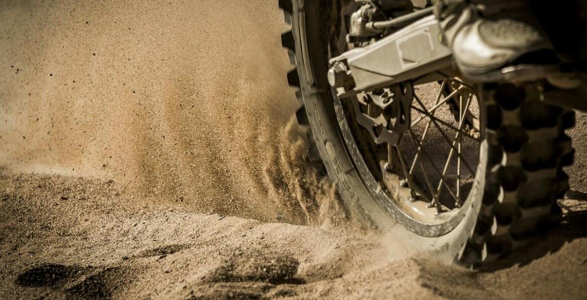 Męskie koszulki z motorynką – dlaczego warto postawić na jakość?