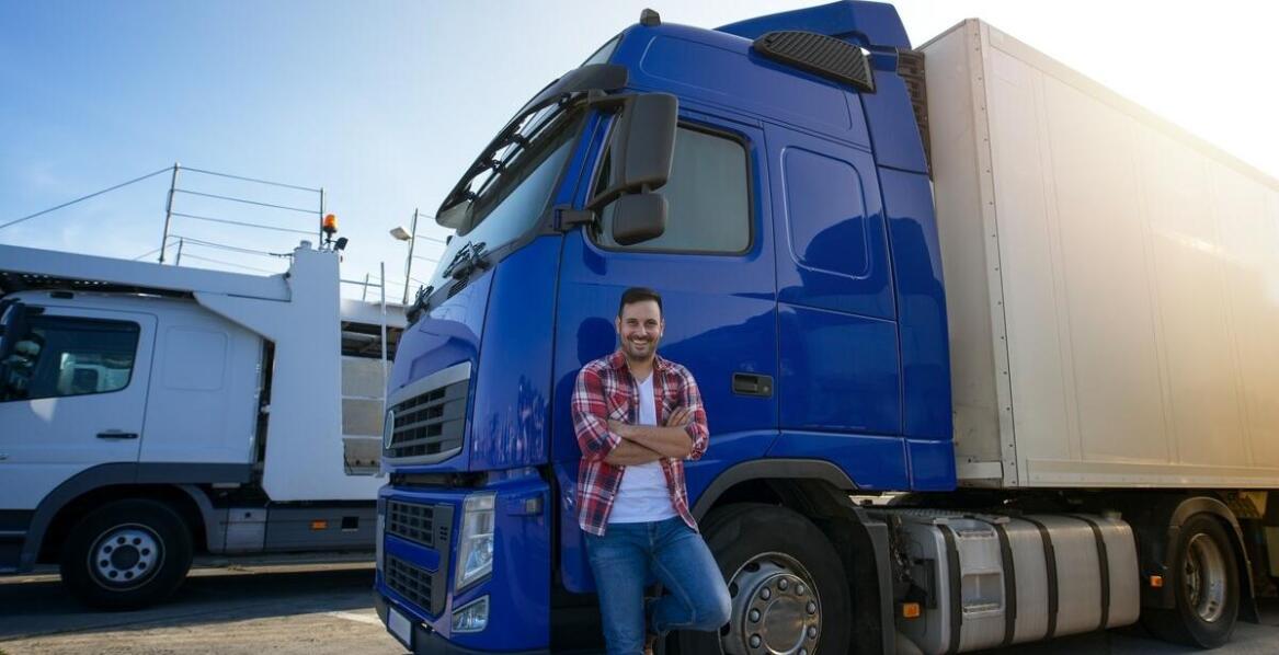 Jakie są zalety nauki jazdy z doświadczonymi instruktorami kategorii C+E?