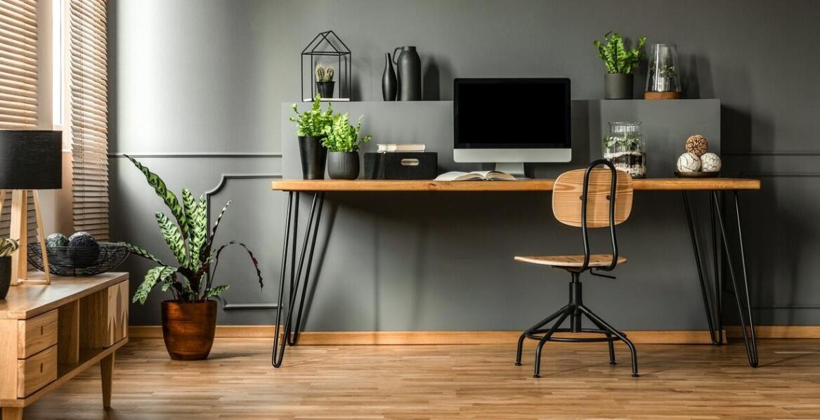 Trzymak do słuchawek jako dekoracyjny element w przestrzeni roboczej