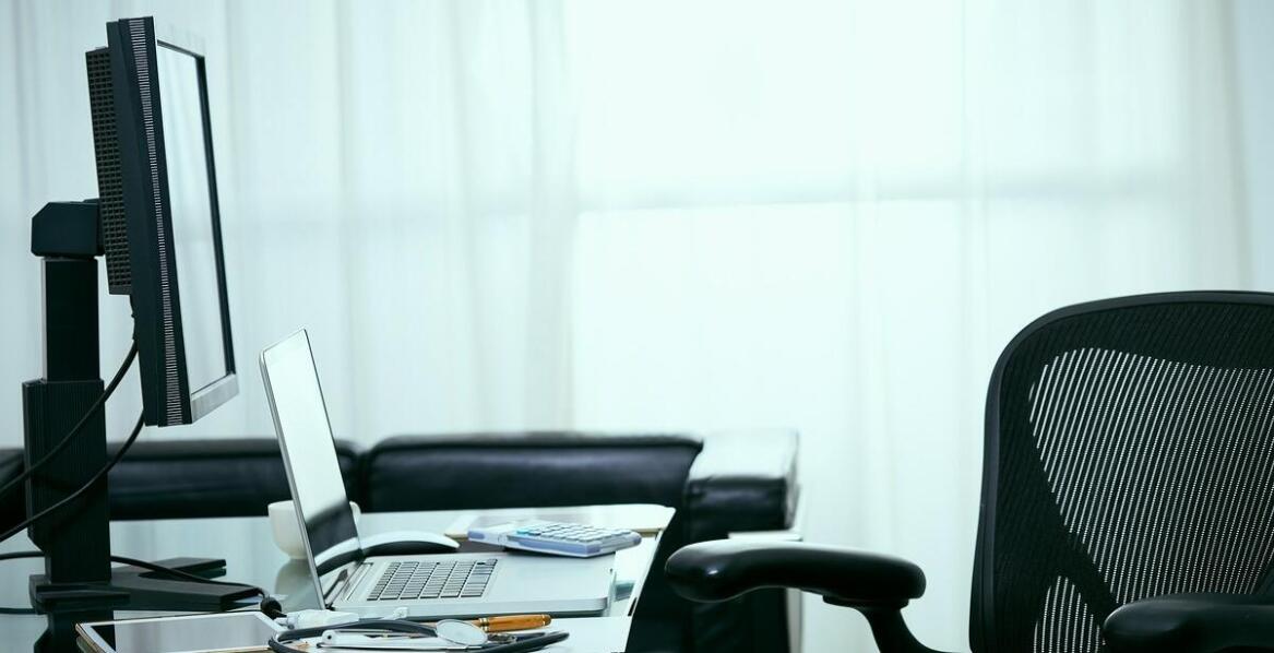 Wybór ergonomicznego krzesła do biurowej pracy – co warto wiedzieć?