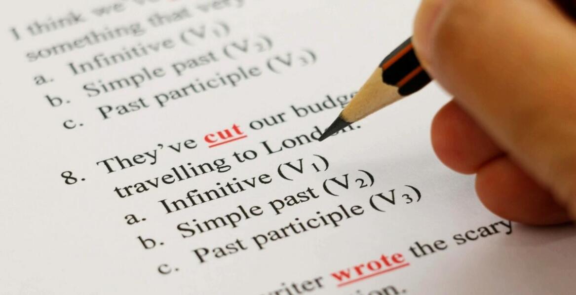 Jakie są kluczowe elementy skutecznego podręcznika do nauki włoskiego języka?