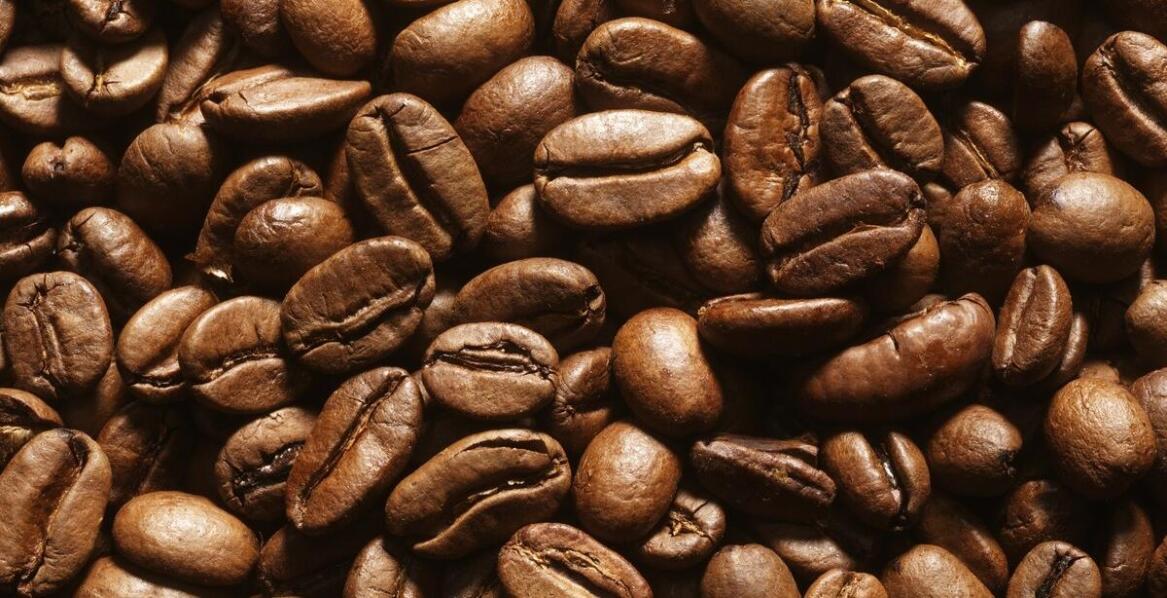 Jakie są różnice między ziarnistą kawą a rozpuszczalną?