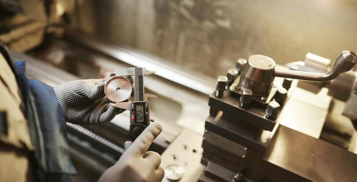 Znaczenie precyzyjnego montażu części z gwintem M8 w aplikacjach przemysłowych.