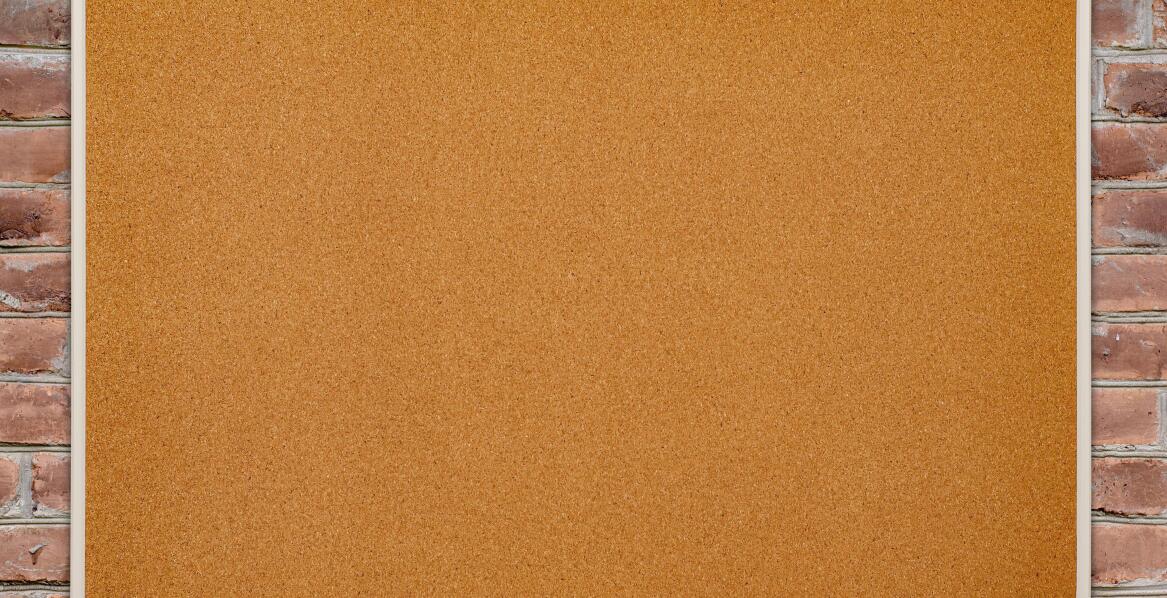 Korkowa tablica czy magnetyczna – co wybrać do małego biura?