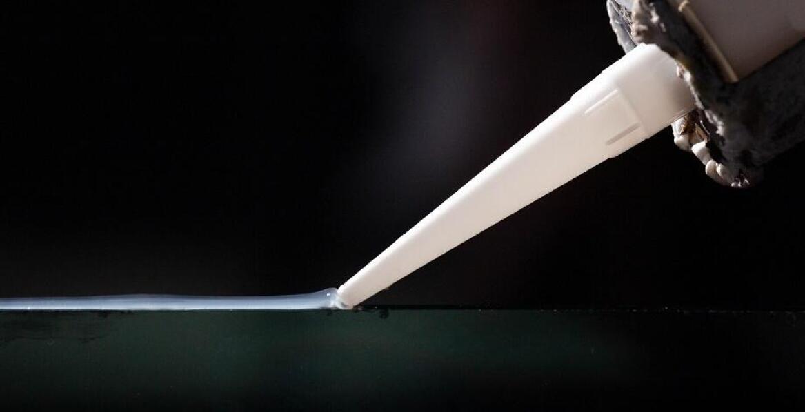 Zastosowanie epoksydowych klejów w trudnych warunkach przemysłowych