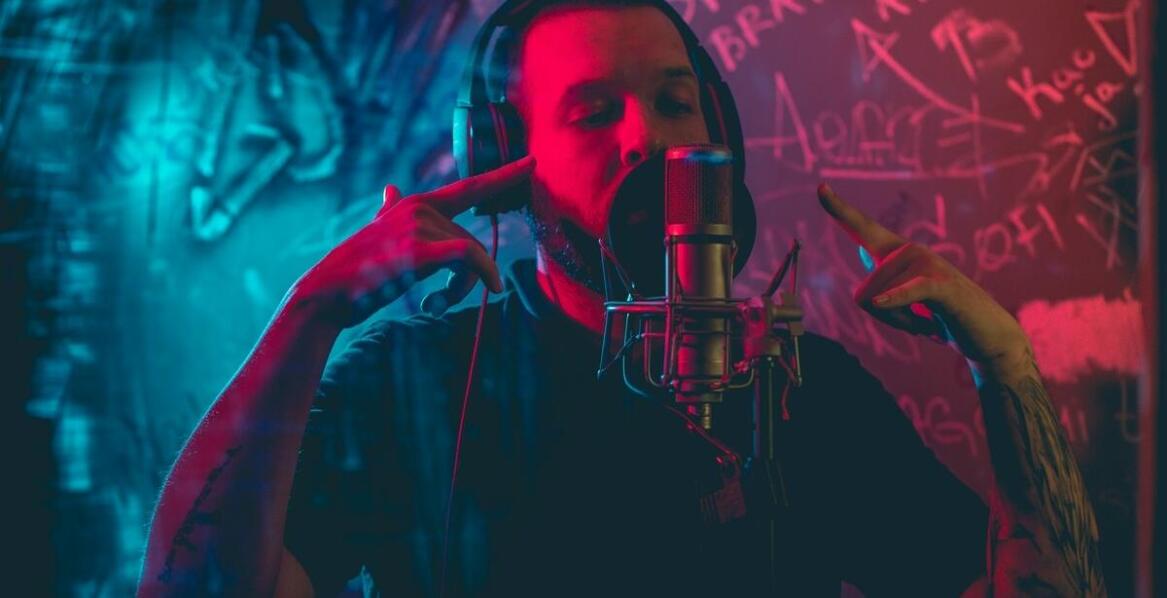 Wie wählt man den idealen französische sprecher für sein Projekt aus?