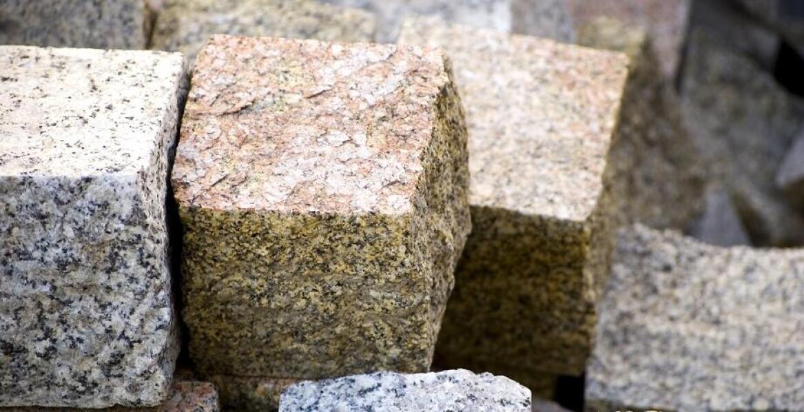 Jak wybrać najlepszą granitową kostkę do ogrodu?