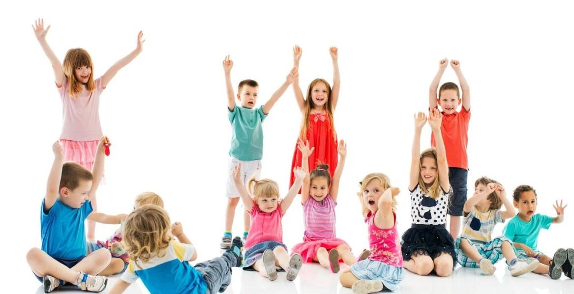 Rola teatru i dramy w rozwijaniu komunikacyjnych umiejętności u dzieci