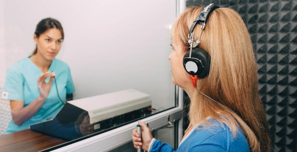 Kiedy warto skorzystać z analizy akustycznej głosu u foniatry?