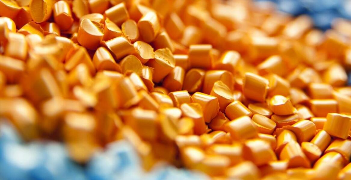 Jak badania nad tworzywami sztucznymi wpływają na powtarzalność wyrobów?