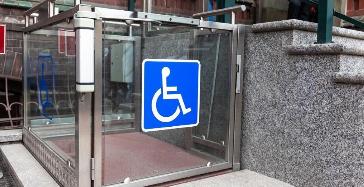 Kluczowe aspekty wyboru odpowiedniego transportowego podnośnika