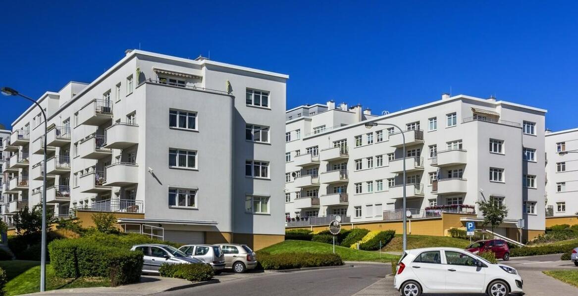 Jak wygląda rynek luksusowych domów na sprzedaż w Tomaszowie Mazowieckim?