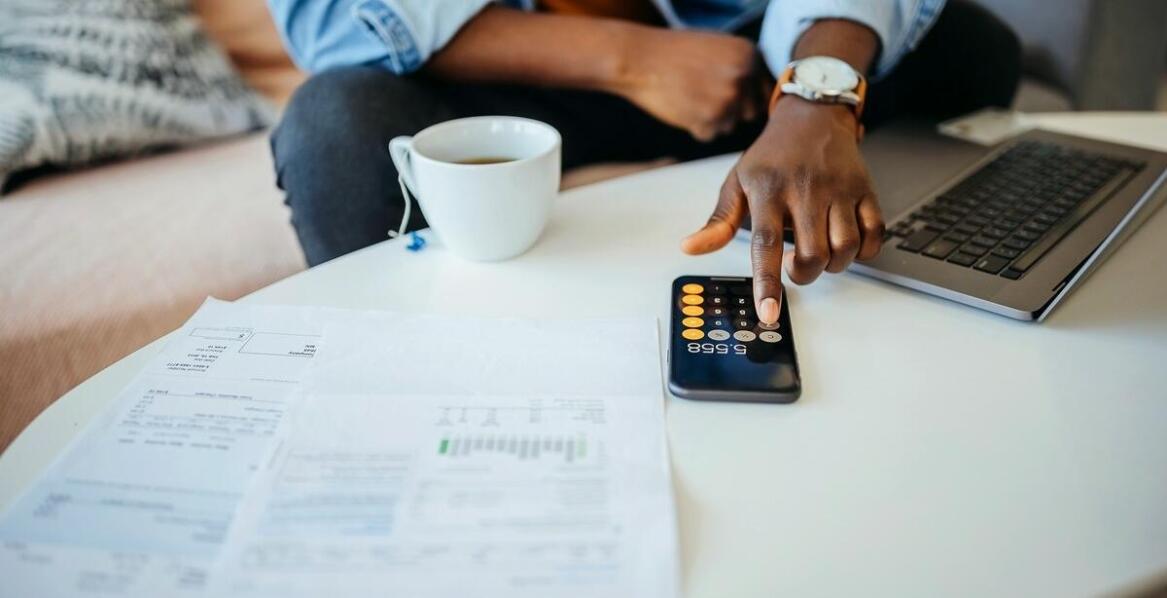 Kredyt konsolidacyjny dla osób pracujących na umowie zlecenie – na co zwrócić uwagę?