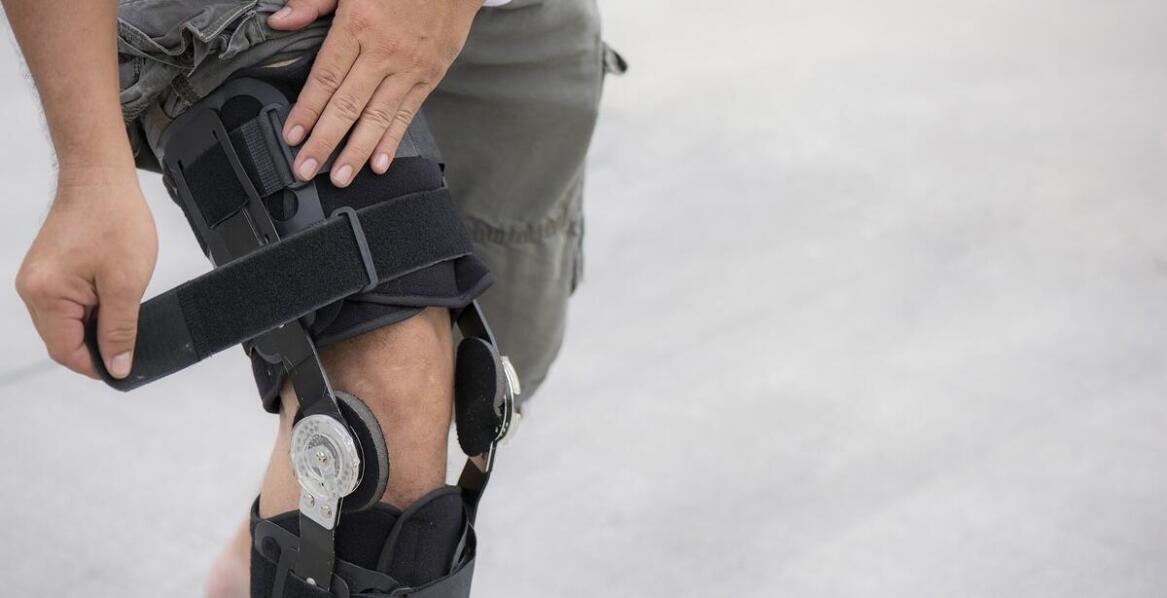 Jakie wsparcie oferują ortezy dla pacjentów po urazach?