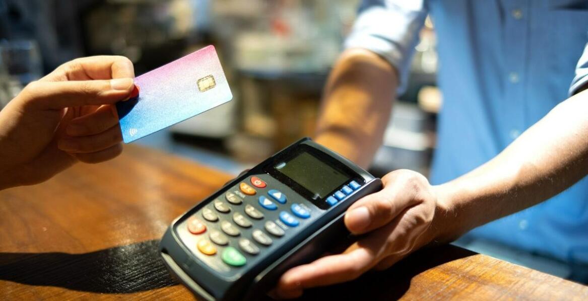 Jakie są różnice między fiskalnymi kasami a kasoterminalami?