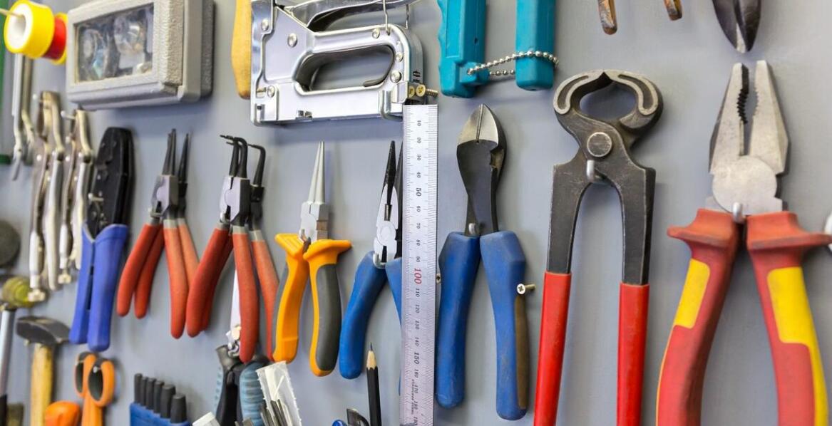 Jakie są kluczowe zalety automatów do wydawania narzędzi dla małych przedsiębiorstw?