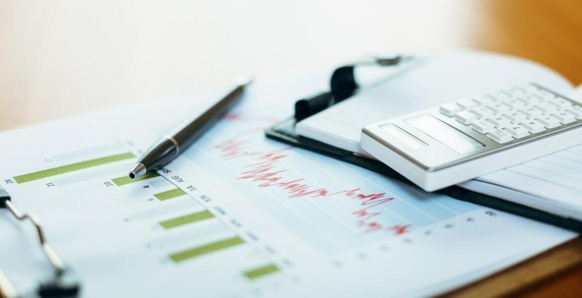 Jakie są zalety posiadania szacunkowego operatu w języku angielskim?